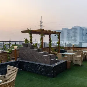 Hotel Platinum Palace Near Medanta Hospital Sector38