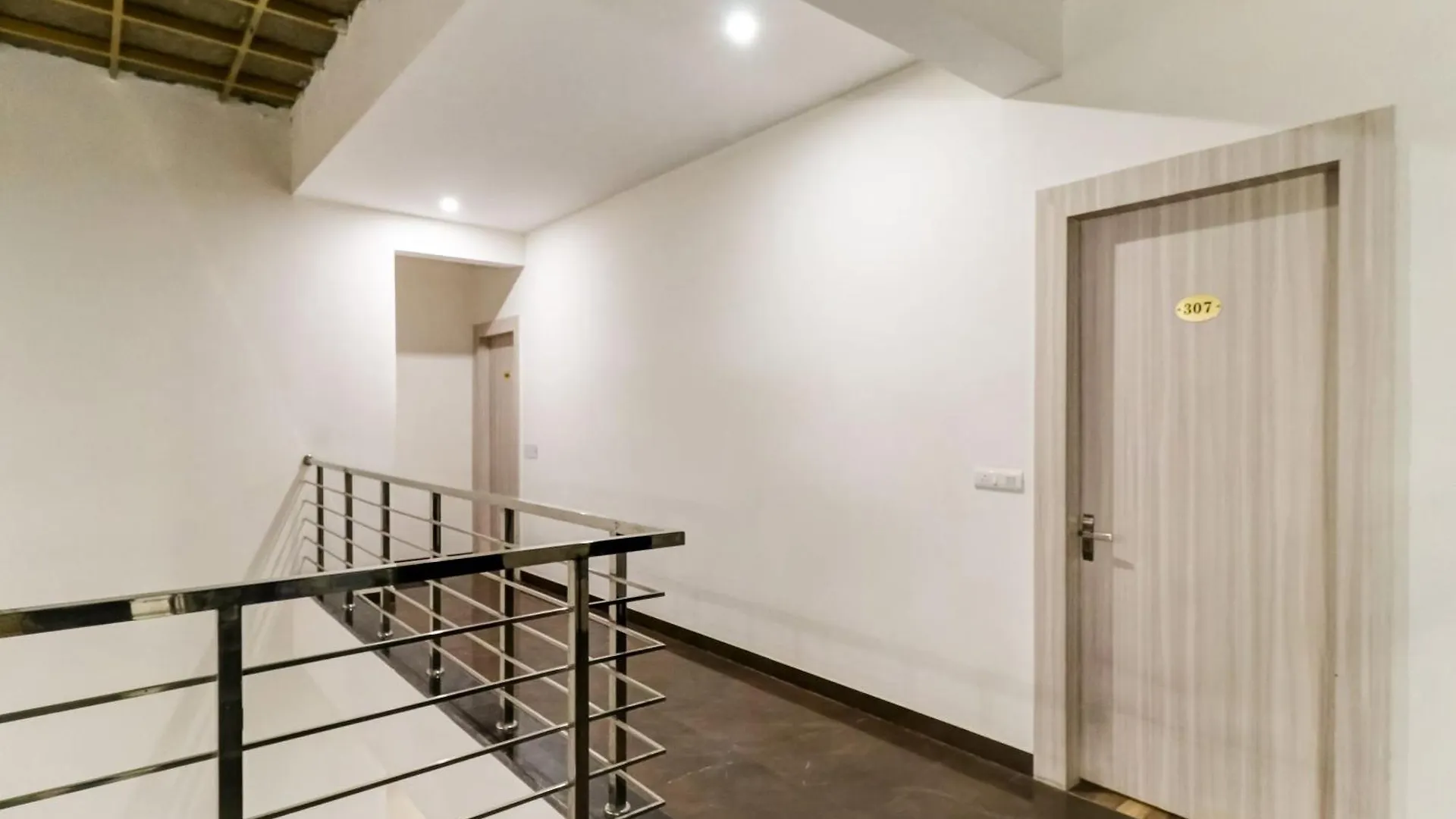 Townhouse Skylight Near Medanta Hospital Hotel Gurgaon India