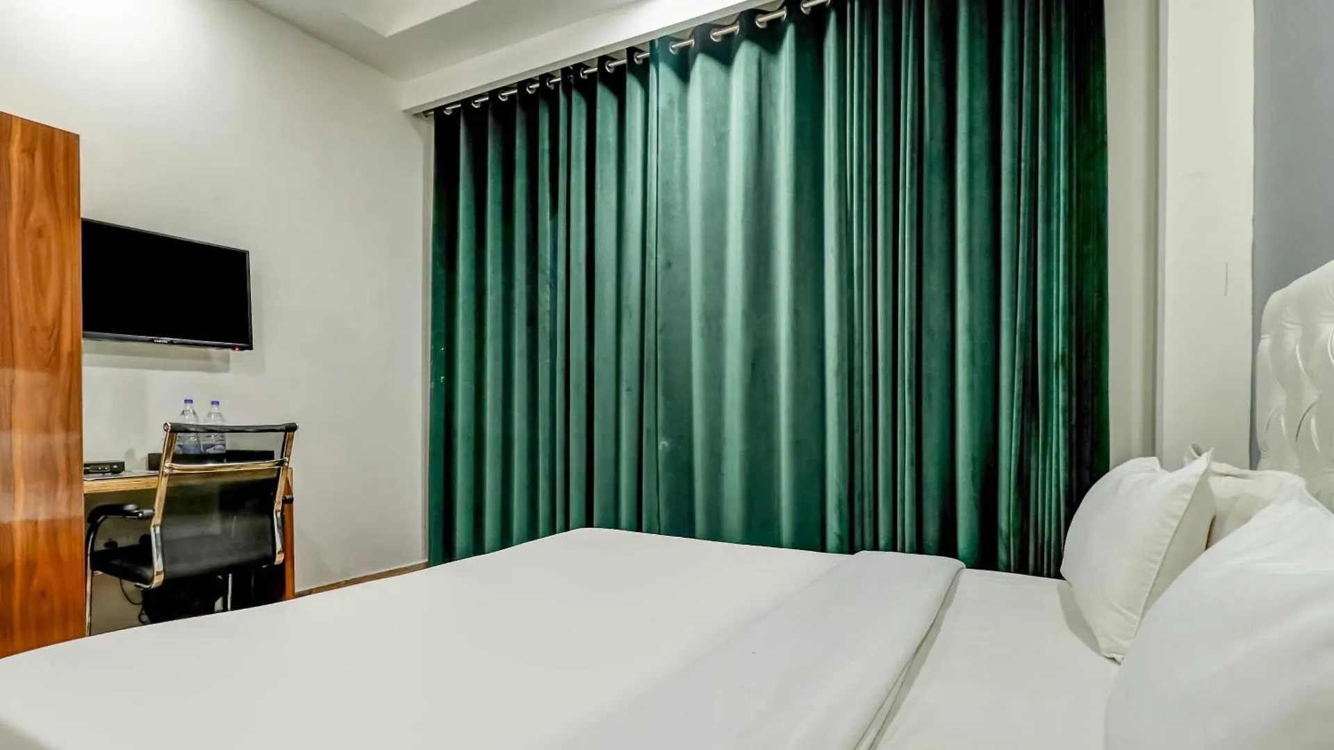 Townhouse Skylight Near Medanta Hospital Hotel Gurgaon 3*,  India