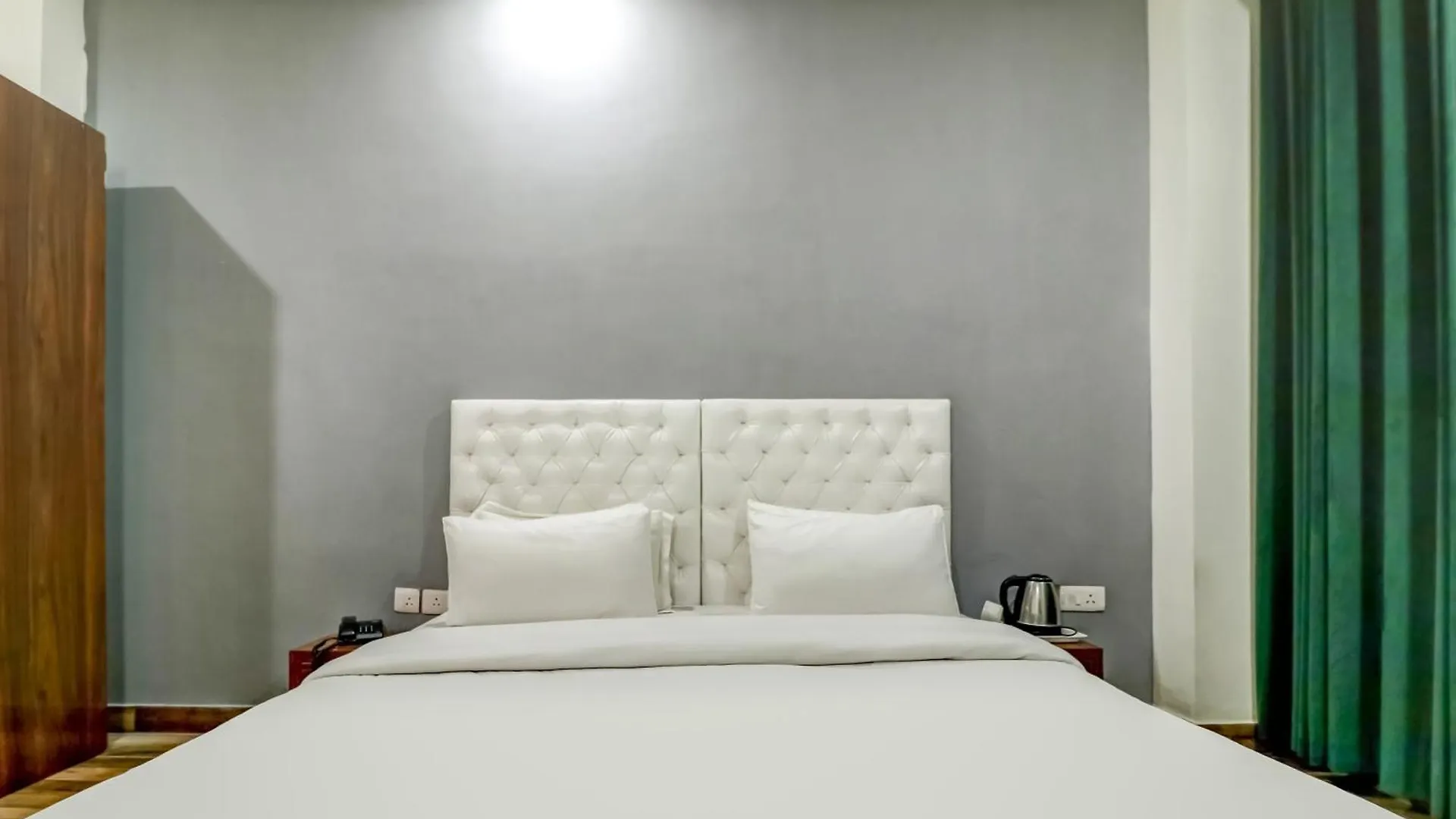 Townhouse Skylight Near Medanta Hospital Hotel Gurgaon