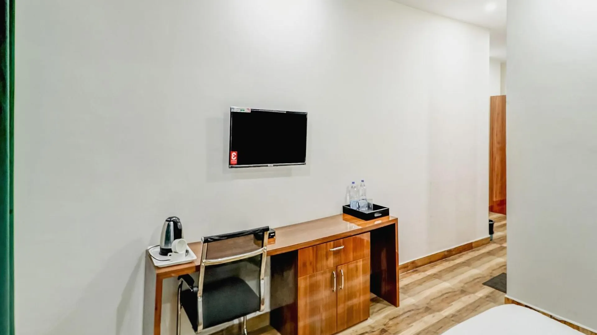 Townhouse Skylight Near Medanta Hospital Hotel Gurgaon