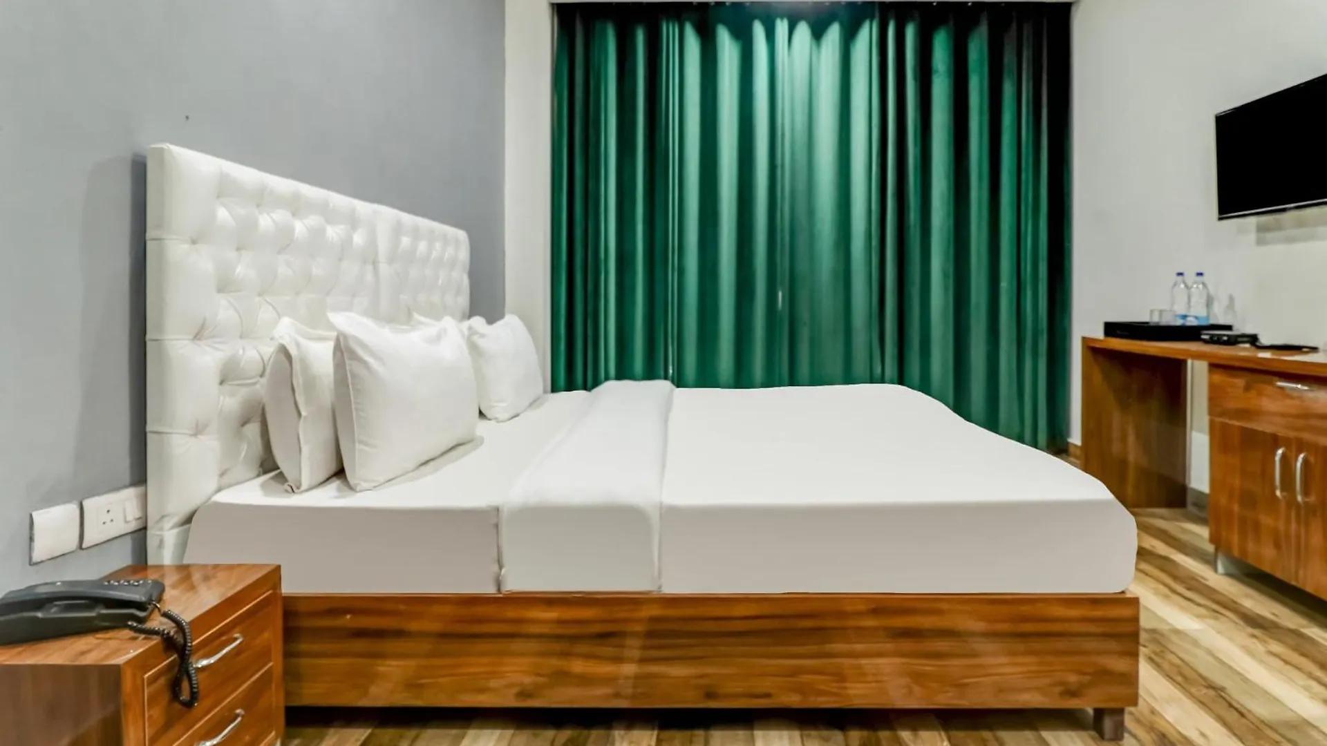 Townhouse Skylight Near Medanta Hospital Hotel Gurgaon 3*,  India
