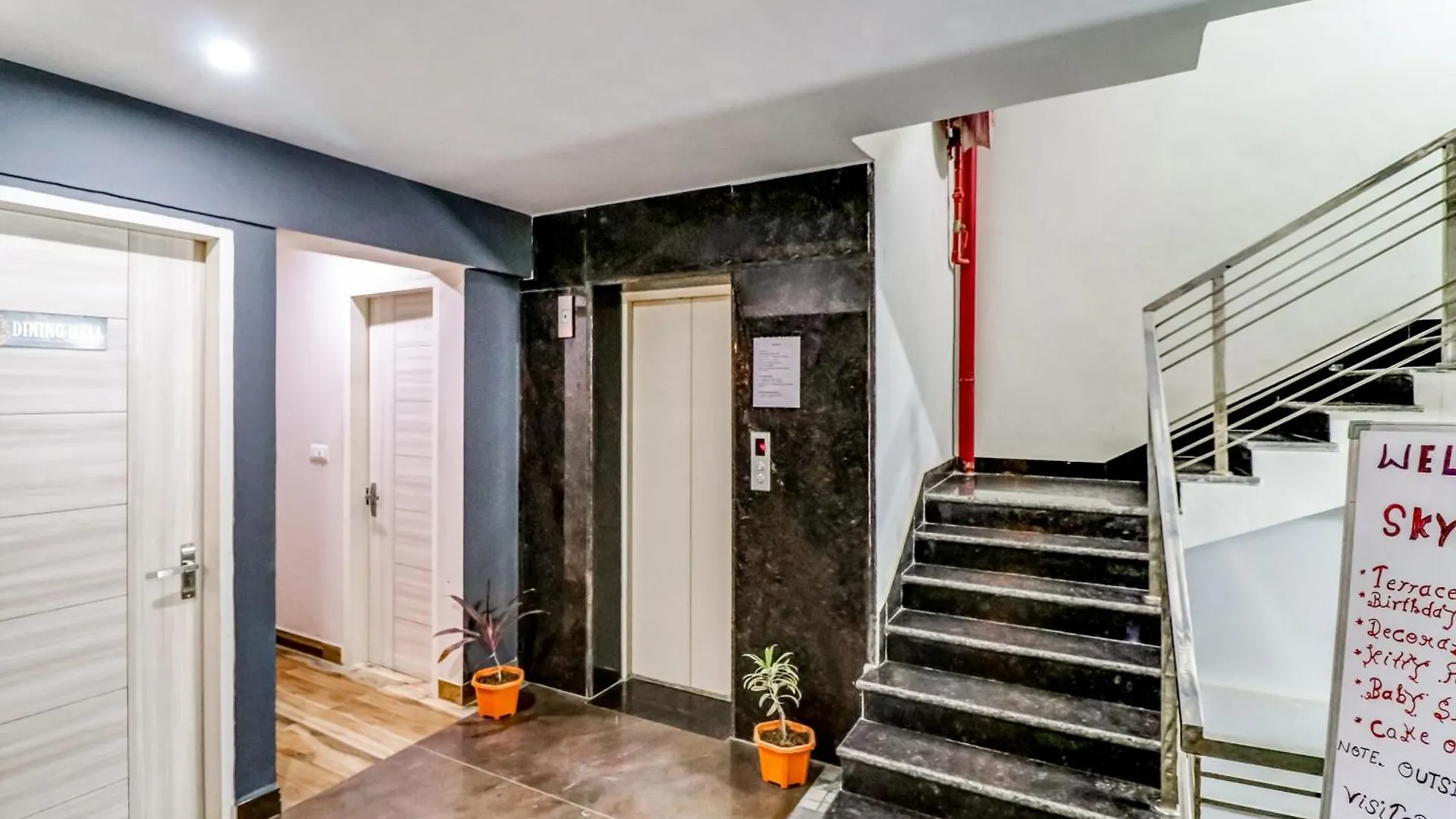 Townhouse Skylight Near Medanta Hospital Hotel Gurgaon