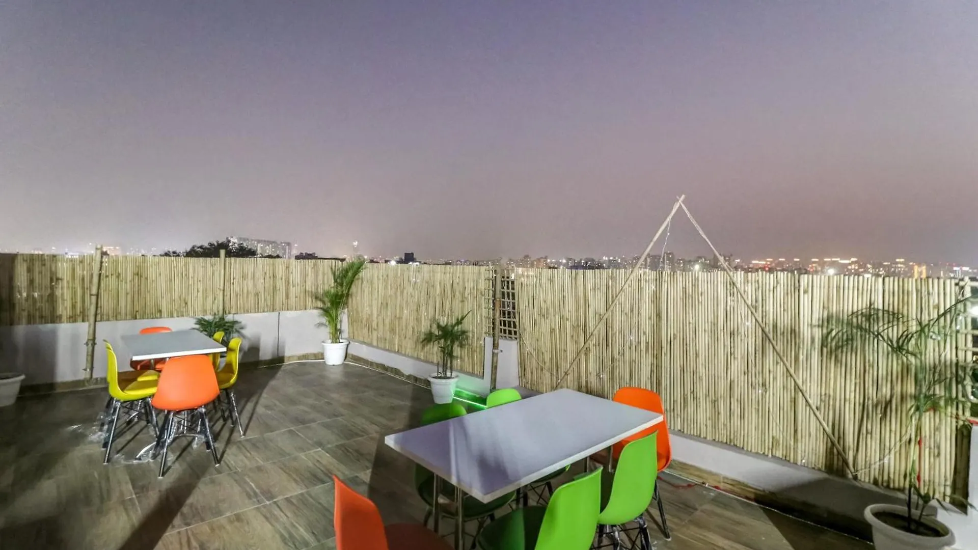 Townhouse Skylight Near Medanta Hospital Hotel Gurgaon
