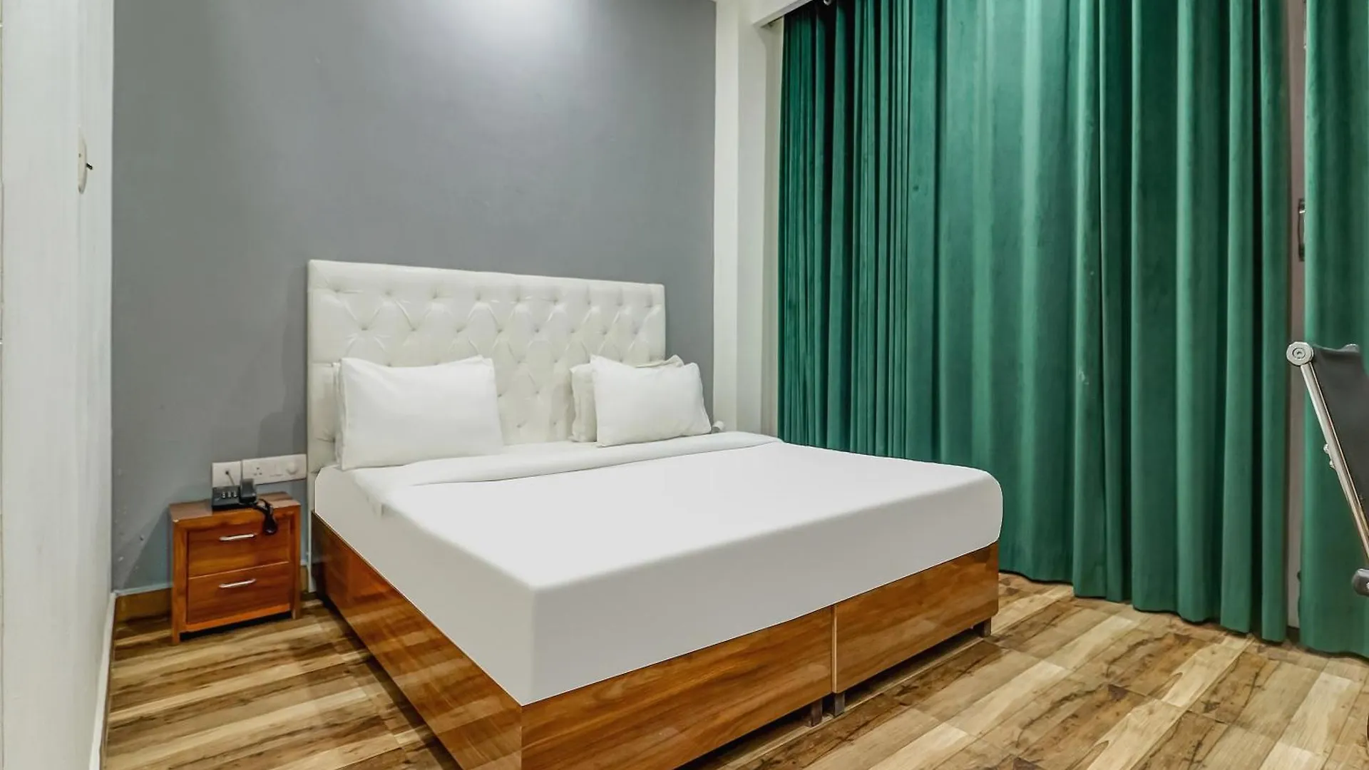 Townhouse Skylight Near Medanta Hospital Hotel Gurgaon