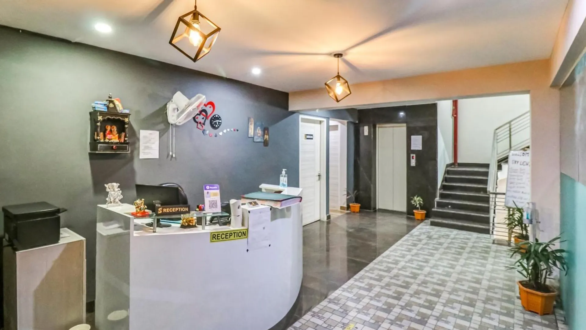 Townhouse Skylight Near Medanta Hospital Hotel Gurgaon