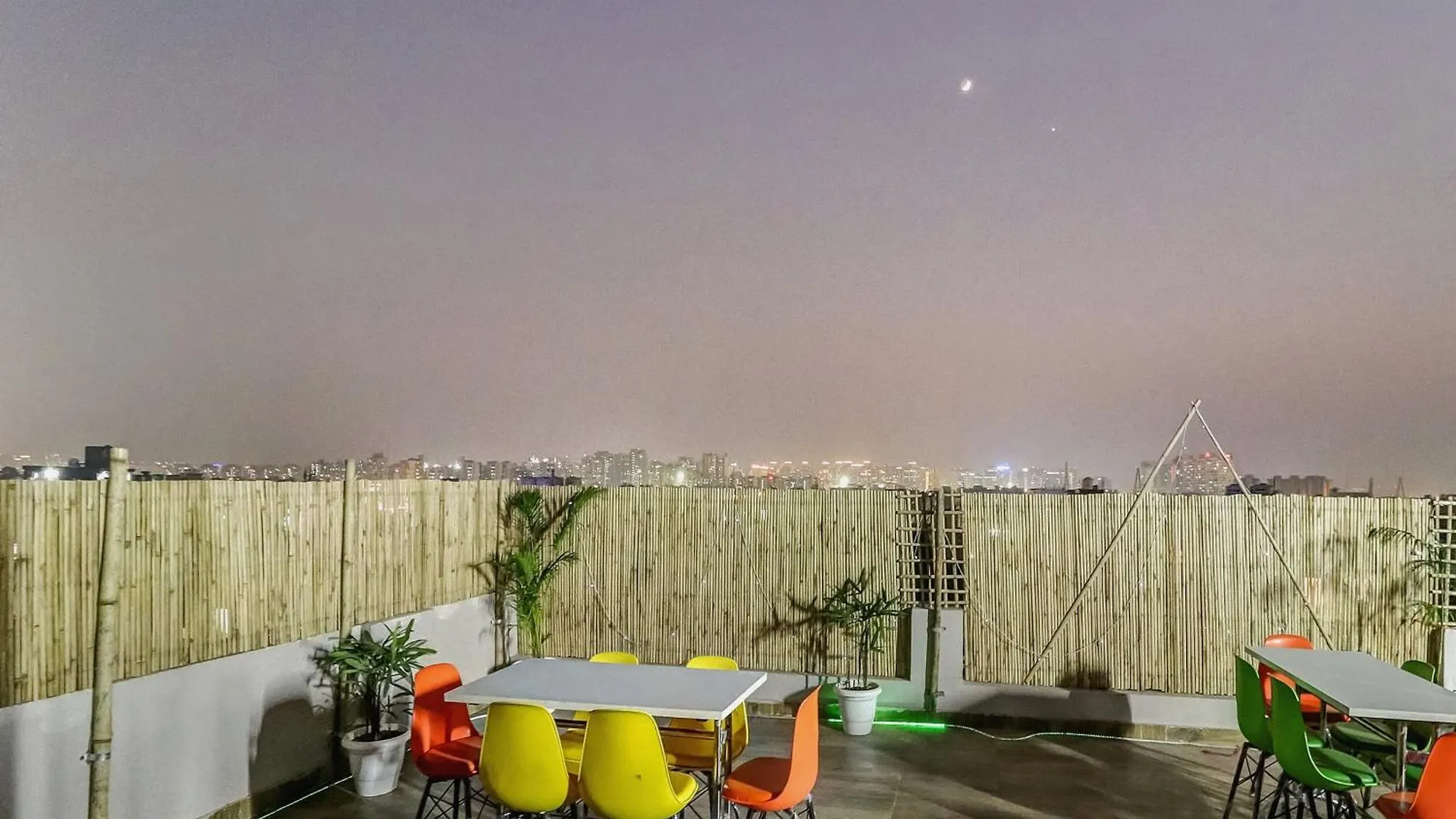Townhouse Skylight Near Medanta Hospital Hotel Gurgaon 3*,